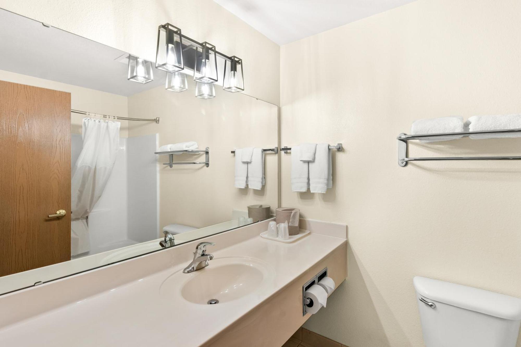 Guesthouse Inn & Suites Kelso/Longview Экстерьер фото