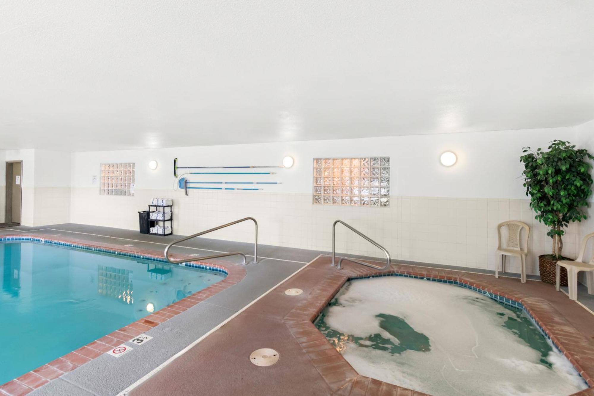 Guesthouse Inn & Suites Kelso/Longview Экстерьер фото