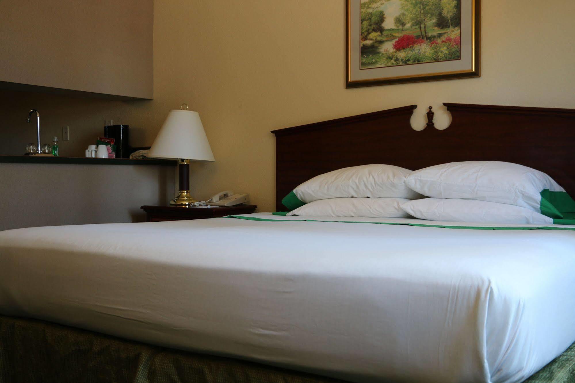 Guesthouse Inn & Suites Kelso/Longview Экстерьер фото